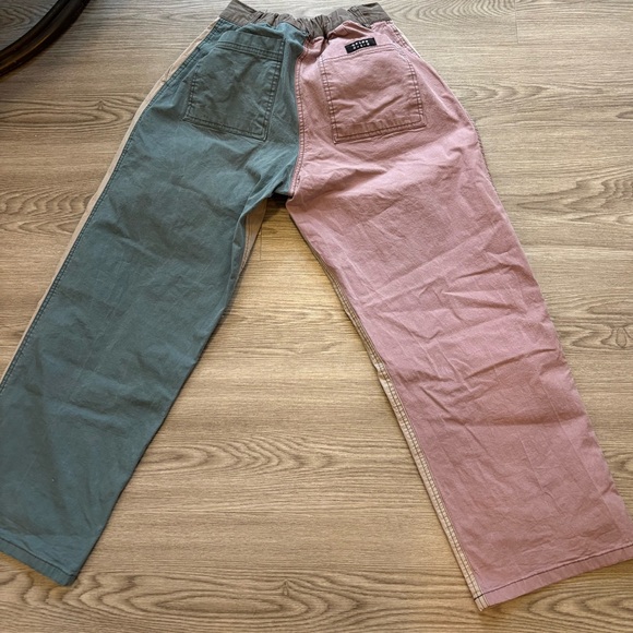 ORUMM Tuck Colorblock Pants - Picture 2 of 5